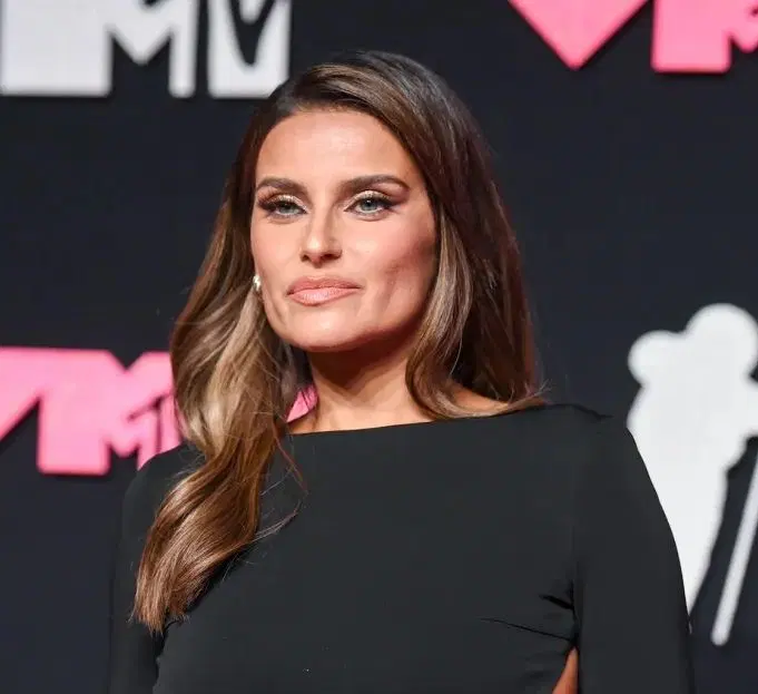Nelly Furtado Makes a Dancefloor Comeback with "Love Bites" feature image
